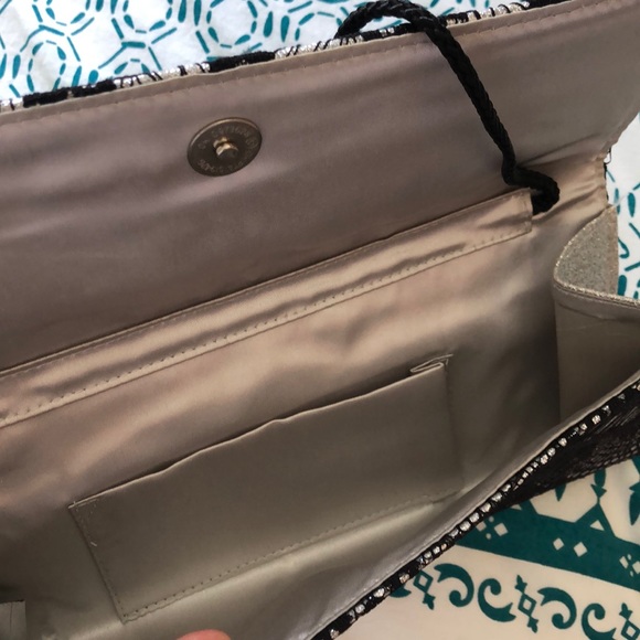 Sliver and black clutch - Picture 5 of 5